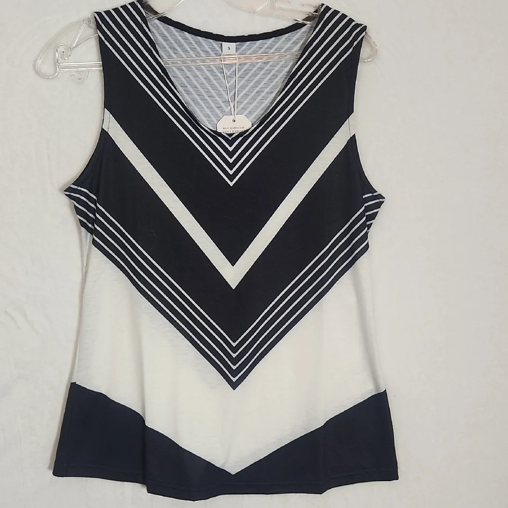 Blue and White Scoop Neck Sleeveless Tank Top - NWT - Picture 3 of 9